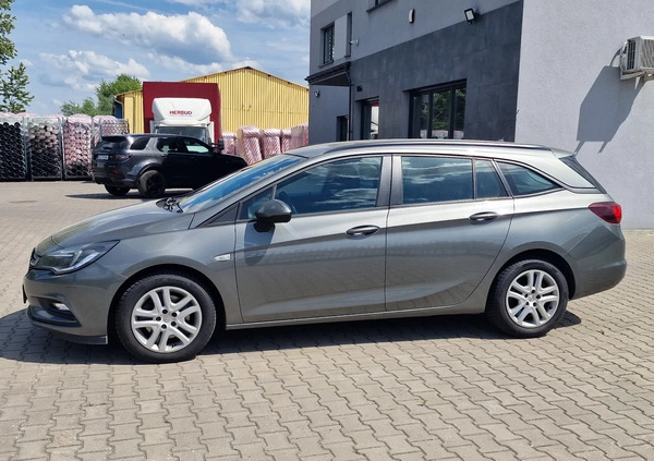 Opel Astra cena 39999 przebieg: 164000, rok produkcji 2019 z Radłów małe 154